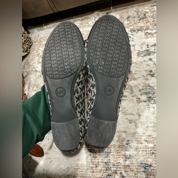 Michael Kors Cap Toe Logo MK Flats Black Bow - Picture 3 of 3